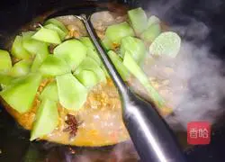 Illustration of how to make roasted chicken with lettuce 11