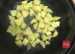 Illustration of how to make pan-fried potato and sausage pieces 7