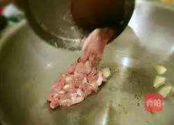 Illustration of how to make fried shredded pork with coriander 4