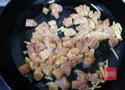 Illustration of how to make fried diced chicken with pineapple 9