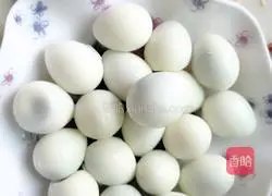 Illustration of how to make crispy fried quail eggs 1