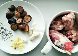 Illustration of how to make garlic steamed pork ribs 1