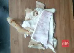 Illustration of how to make fried pork skin with fungus 1