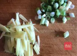 Illustration of how to make lotus root and pig's feet 1