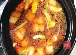 Illustration of how to make fried tofu and braised pork 9