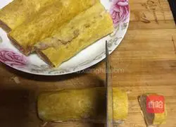 Illustration of how to make egg roll meat 11