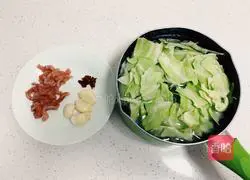 Illustration of home-style dry pot cabbage 2