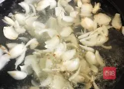 Illustration of how to make Qingxin celery and lily 1