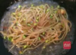 Illustration of how to make fried bean sprouts and vermicelli 5