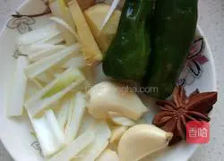 Illustration of how to make stewed potatoes with wing roots 4