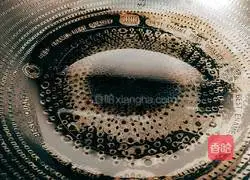 Illustration of braised prawns in oil 6