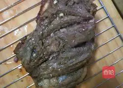 Illustration of how to make raw roasted lamb leg 4