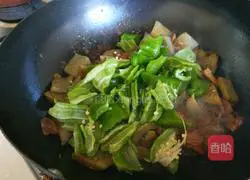 Illustration of how to make the special dish of mung bean on the 15th day of the first lunar month 12