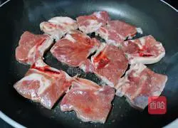Illustration of how to make black pepper beef ribs bento 3