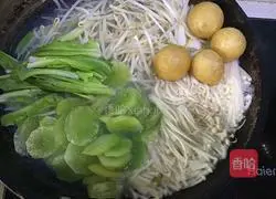 Illustration of how to make boiled fish fillets 3