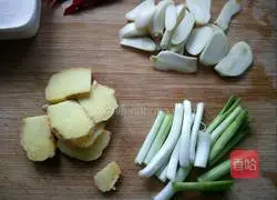 Illustration of how to cook chicken with mushrooms 3