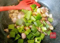 Colored peppers Illustration of how to make diced chicken 7