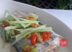 Illustration of how to make steamed hairtail with chopped pepper 8