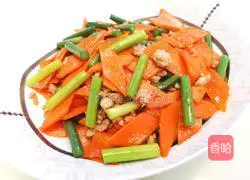 Sauteed carrots with garlic sprouts and minced meat Illustration of how to do it 9