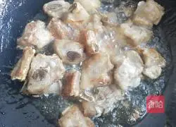 Illustration of how to make braised spareribs 1
