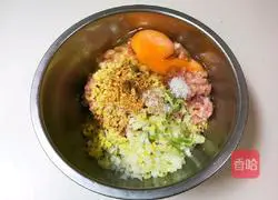 Illustration of how to make golden meatballs 10