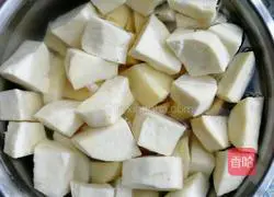 Illustration of how to make braised pork ribs with white sweet potatoes 2