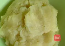 Illustration of how to make beef, shrimp and mashed potatoes 1