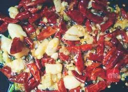 Illustration of how to make stir-fried pork with dried pepper 3