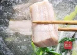 Illustration of how to make sauerkraut and pork belly 5