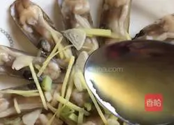 Illustration of how to steam razor clams with snow juice 12