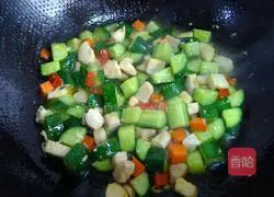 Illustration of how to make stir-fried chicken with cucumber 5
