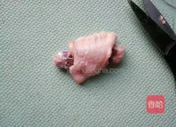 Illustration of how to make chicken wings stuffed with carrots and bitter melon 5