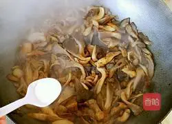 Illustration of how to make fried mushrooms with sliced ​​meat 9