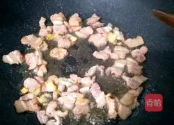 Illustration of how to make fried pork belly with sour beans 4