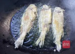 Illustration of how to make pan-fried yellow croaker 9