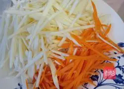 Illustration of how to make shredded wild rice pig ears 1 