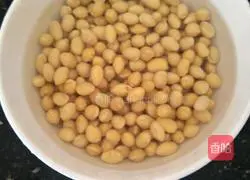 Soybean braised pig's trotters recipe 1