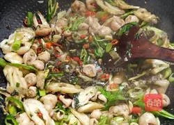 Illustration of how to make spicy and sour sausage 7