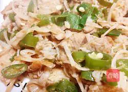 Illustration of how to make fried pepper and pork slices with enoki mushrooms 5