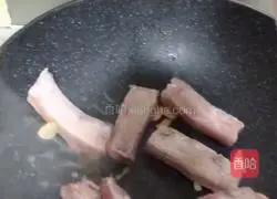 Illustration of the simple version of three cups of bones 2