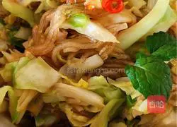 Illustration of how to stir-fry cabbage and vermicelli 10