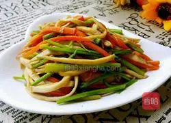 Illustration of how to stir-fry celery with king oyster mushrooms 6