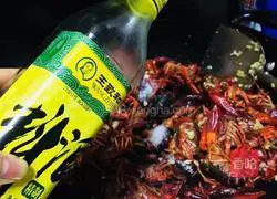 Illustration of braised crayfish in oil 9