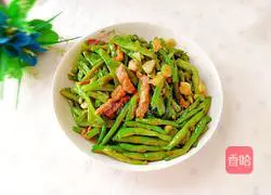 Illustration of how to make fried long beans with pork 1