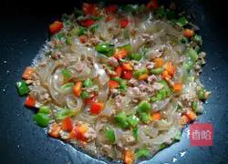 Illustration of how to make minced meat vermicelli 10