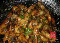 Illustration of how to fry shrimps in oil 7