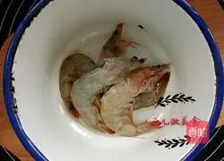 Illustration of how to make two shrimps at home 1