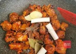 Illustration of how to make chestnut roasted chicken nuggets 13