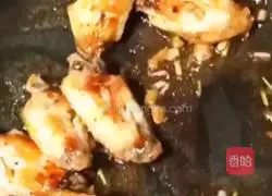 Illustration of how to make sauce-flavored chicken wings 12