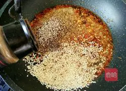 Illustration of how to make spicy cumin beef cubes 7